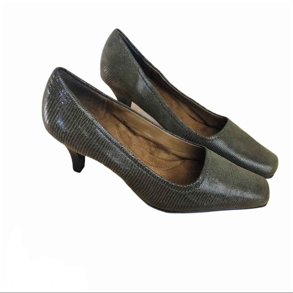 AEROSOLES animal print suede women heels size 8 /  NWOT